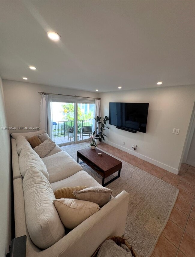 Photo - 9227 SW 87th Ave Unidad B7