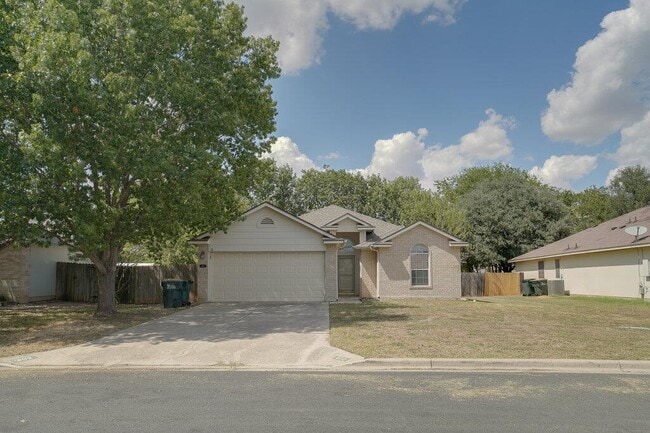 Building Photo - 402 Hickory Tree Dr