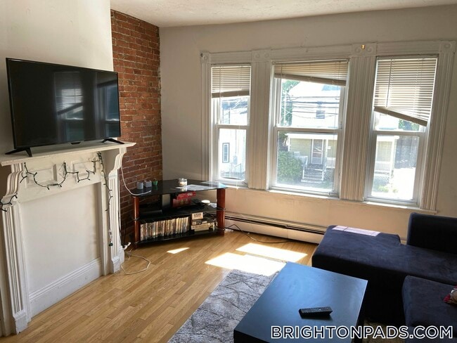 Building Photo - 64 Murdock St