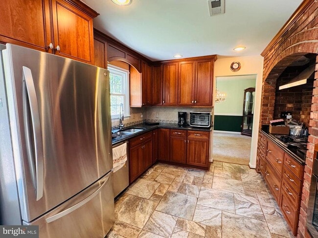 Photo - 2026 Admiral Dr