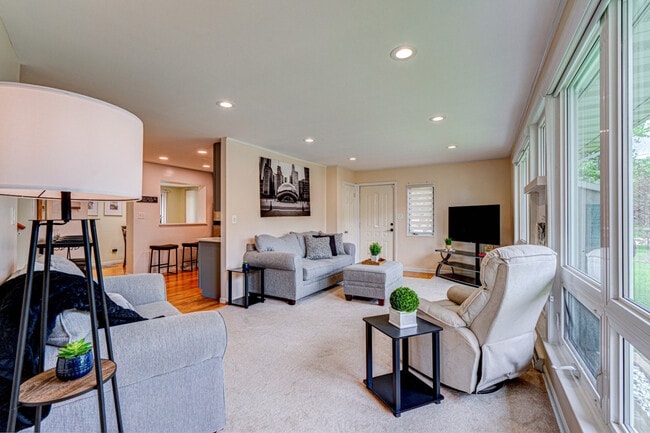 Building Photo - 1471 Lombard Ave Unit ID1245885P Rental