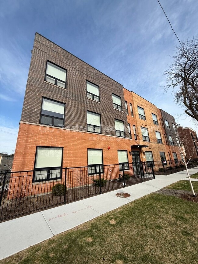 Building Photo - 5071 N Northwest Hwy Unit 203
