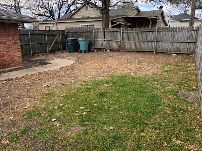 Photo - 317 W McLain Dr