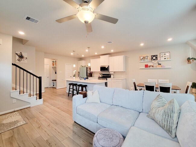 Photo - 1510 Lakeline Oak Dr
