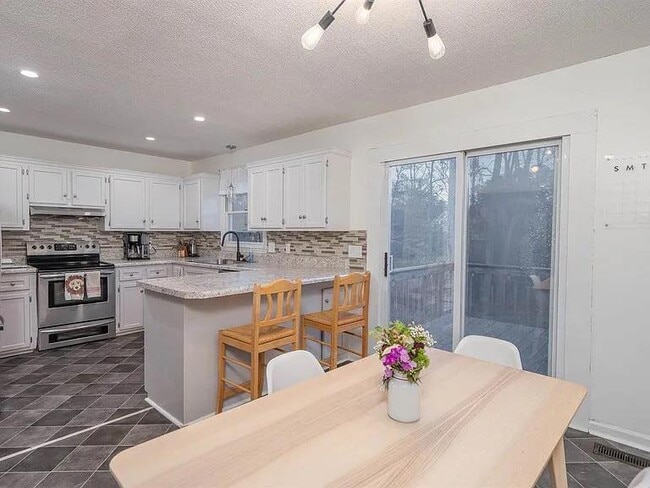 Photo - 241 Saddlebrooke Rd