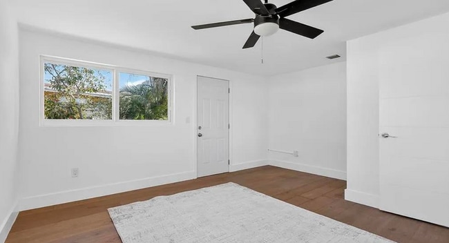 Photo - 621 SE 1st St