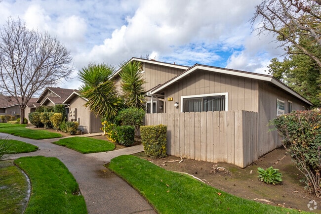 Community - Dry Creek Meadows Apartments