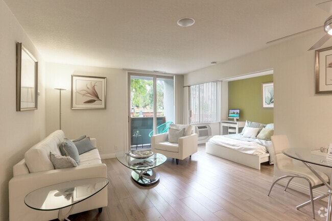 Junior - 530SF - Living Room