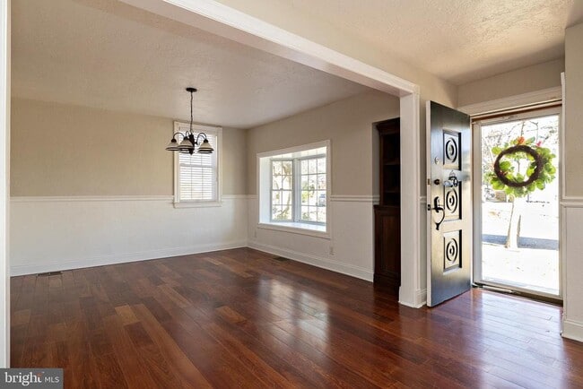 Photo - 1636 W High St