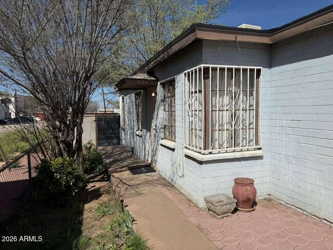 Building Photo - 1224 F Ave