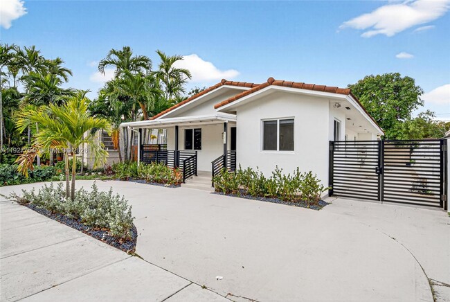 Building Photo - 426 SW 26th Rd