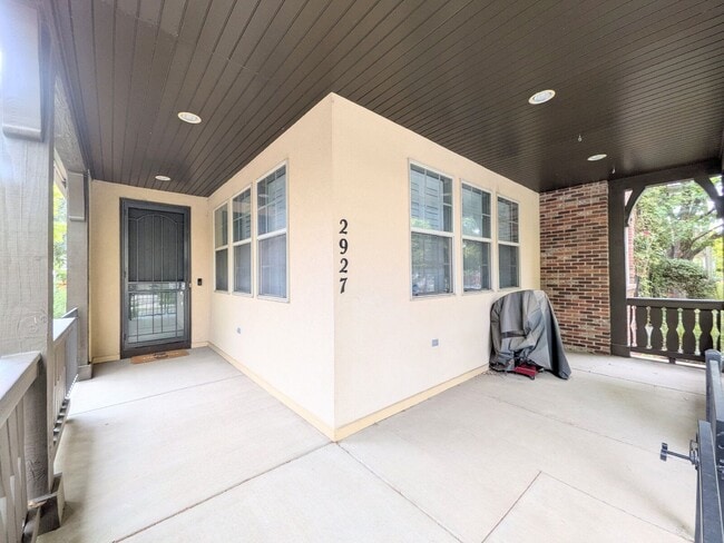 2927 Akron Ct