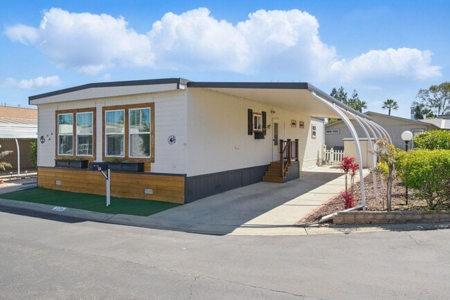 Building Photo - Highly Desirable Double Wide 55+ Home in R...