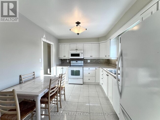 Photo - 2294 Wyandotte Dr