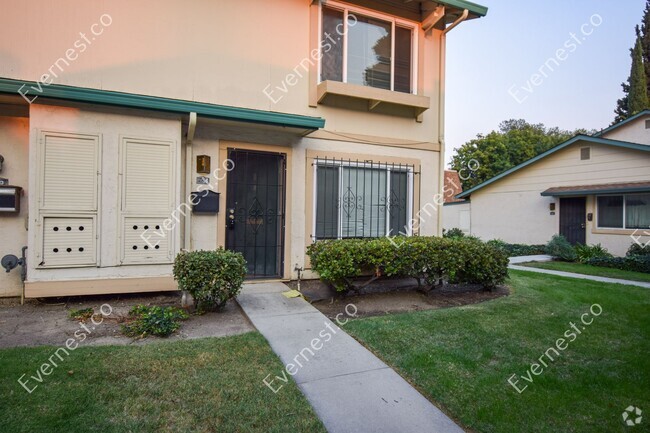 Building Photo - 2 Bed & 1.5 Bath Townhouse in San Jose, CA...