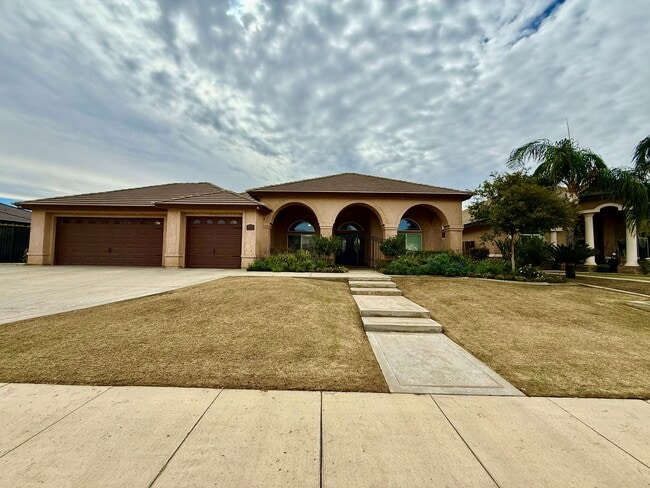 Building Photo - Stunning Silver Oak Ranch Home!