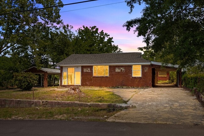 Building Photo - 108 E Ann Dr SW