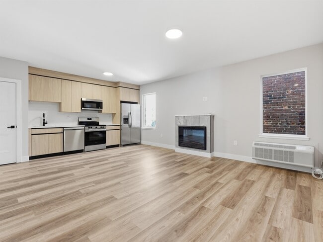 Building Photo - 304 61st St Unit 2C