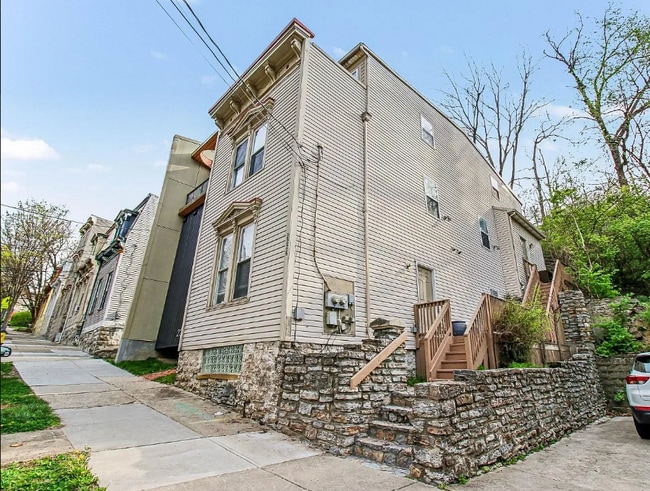 Building Photo - 2226 Ravine St Unit 2