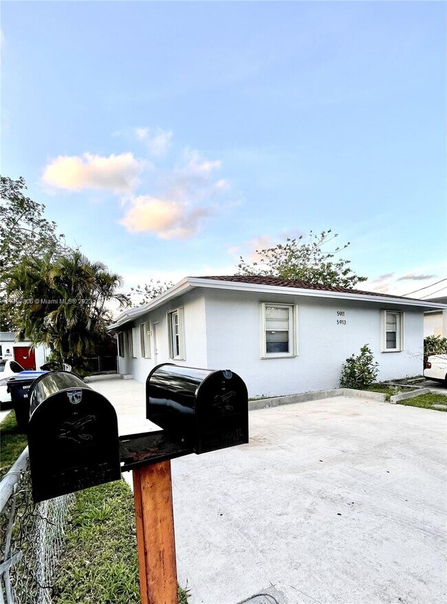 Photo - 5911 Liberty St