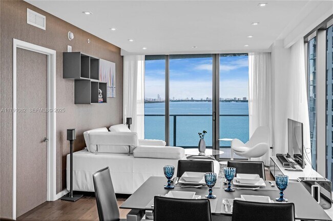 Building Photo - 460 NE 28th St Unit 1108