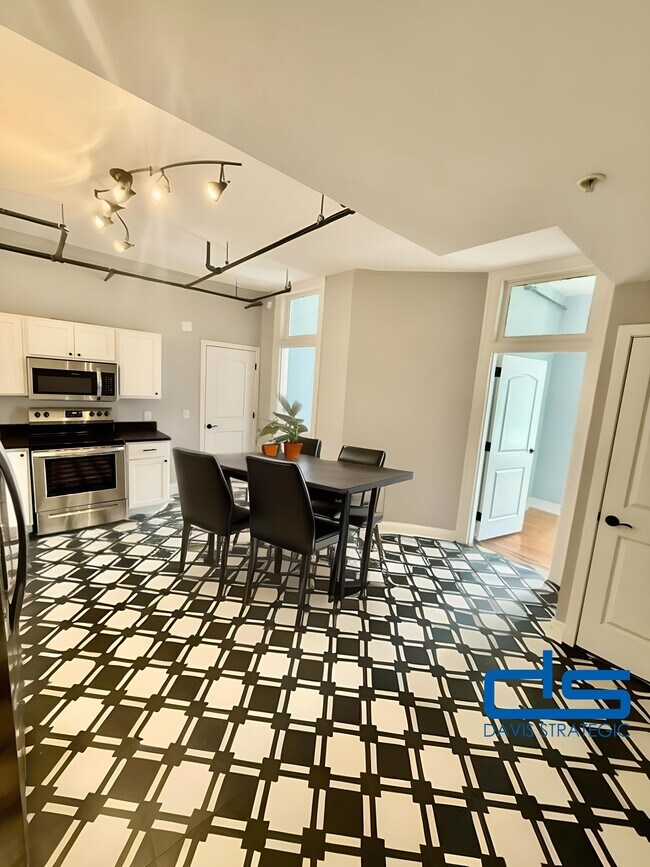 Photo - 117 W Main St Unidad 301