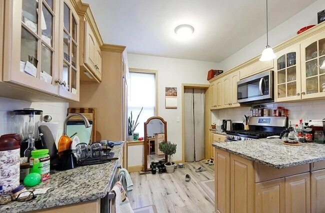 Photo - 592 Broad St