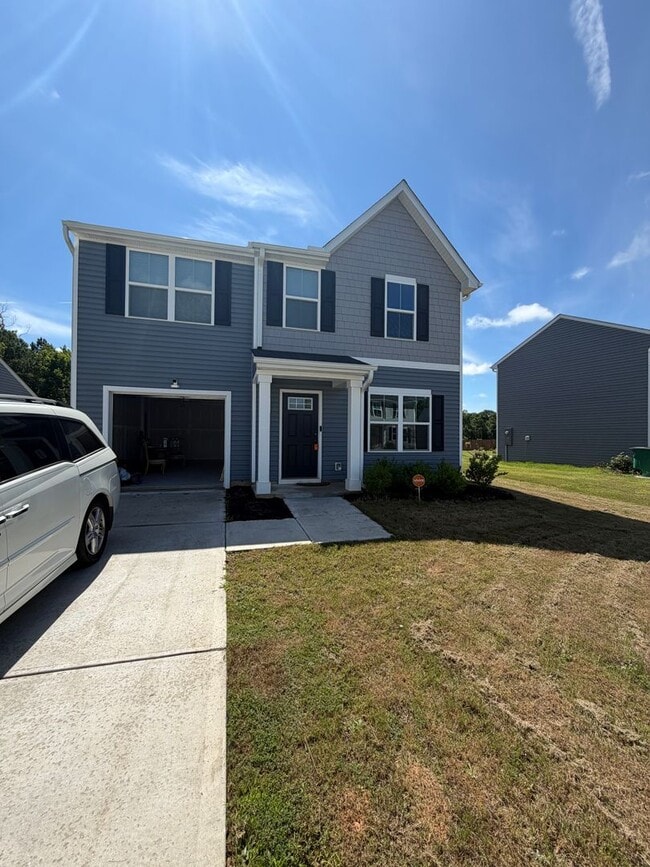 Photo - 3 bedroom home with 1 car garage available now!