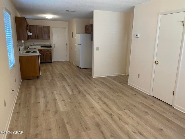 Photo - 5605a Hilltop Ave