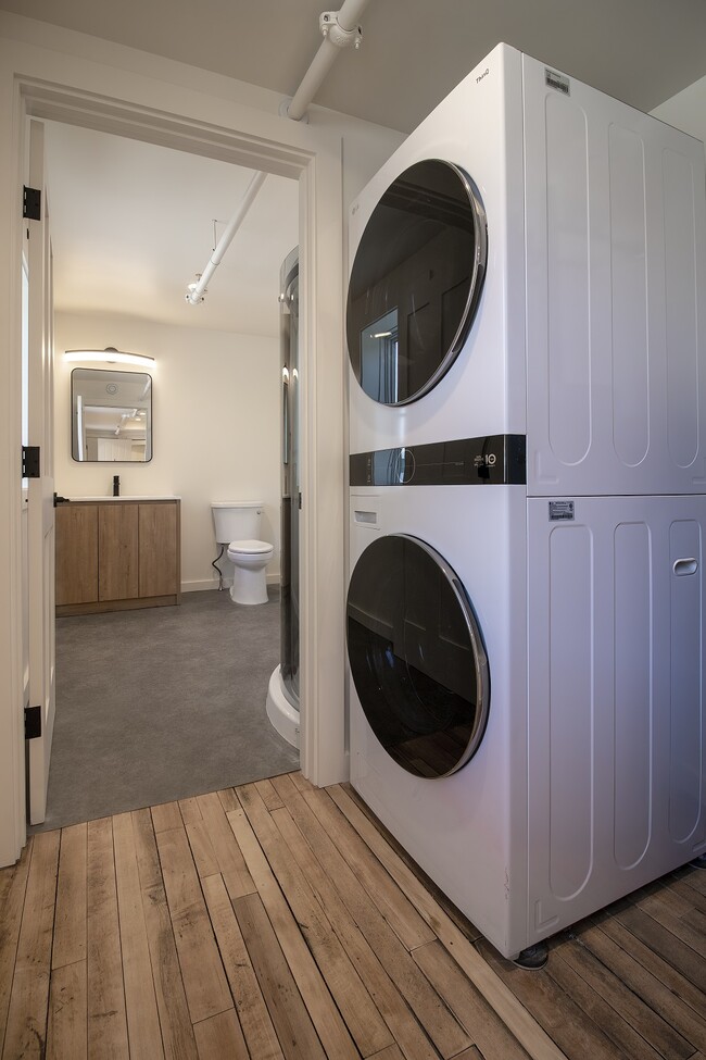 Photo - 79 N Main St Unidad E