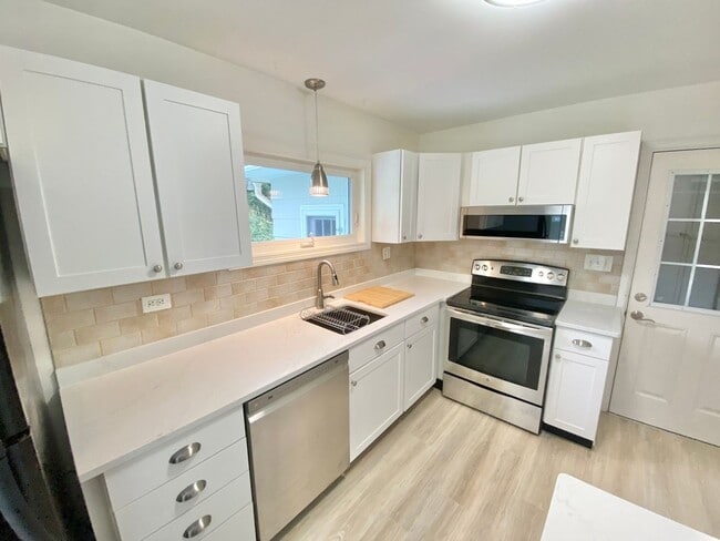 Photo - 3 Bedroom House South End Neighborhood Burlington Available in September !