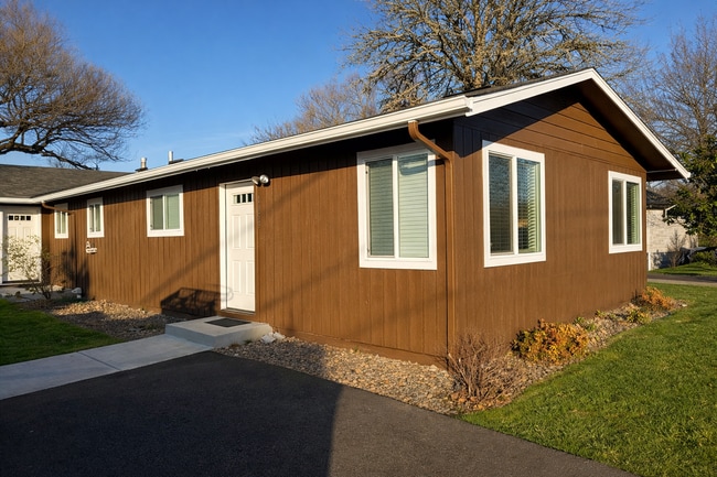 Building Photo - 2 Bedroom Townhouse Less than 2 Miles from OSU Unit Hayes1955