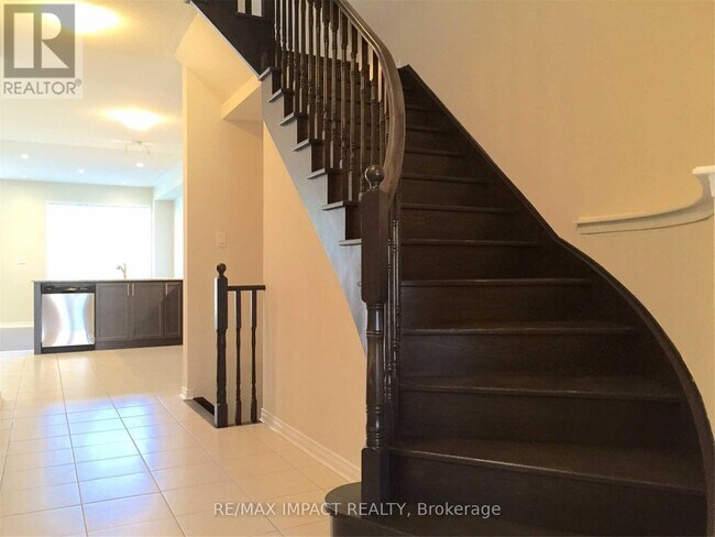 Photo - 20 Rimrock Cres
