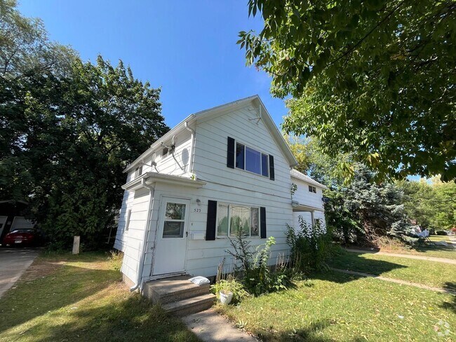 Building Photo - 523 S Washington St Unit Lower Rental