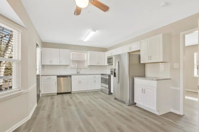 Photo - 5370 Zachary Dr