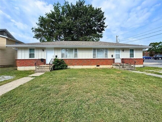 Building Photo - 606 Cleburn St