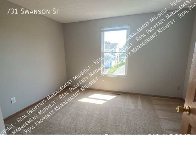 Photo - 731 Swanson St