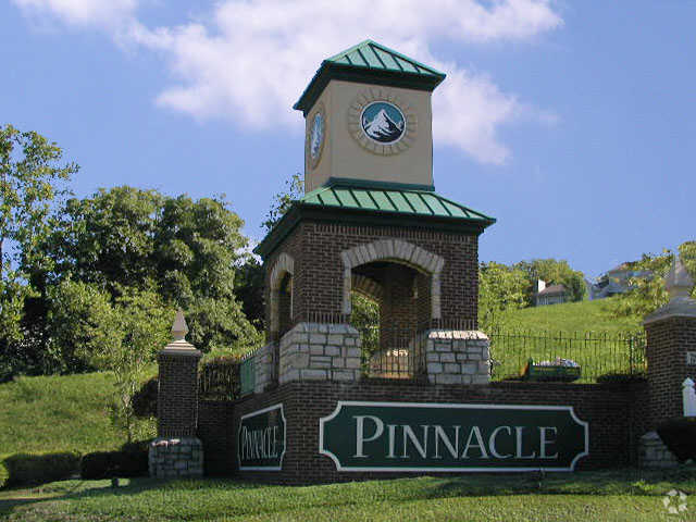 Entrance - Pinnacle Pointe