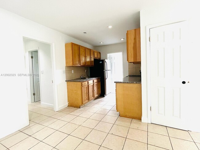 Photo - 608 SW 16th Ave Unit 3