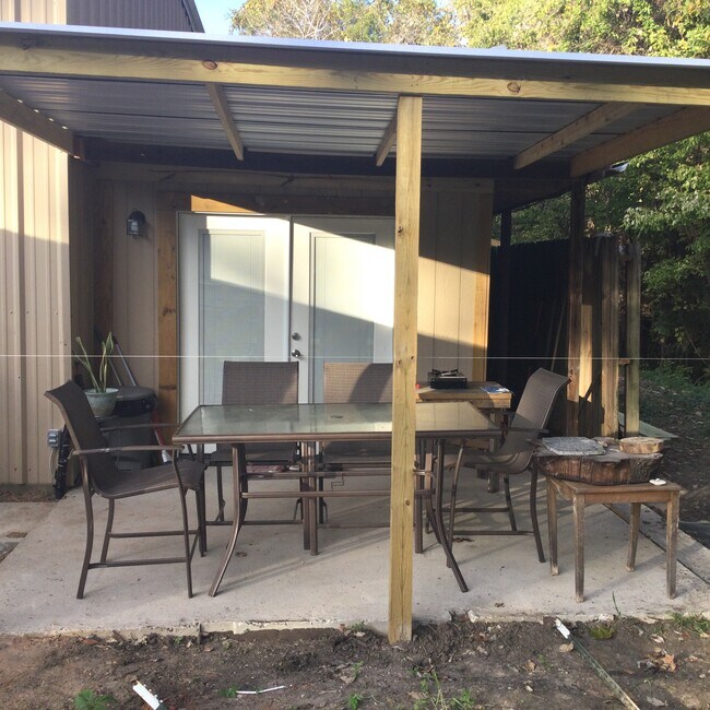 Patio - 11478 Underwood St