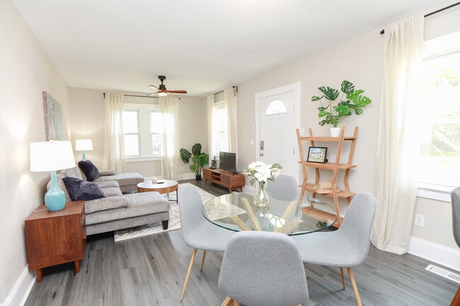 Photo - 3820 Essex Cir