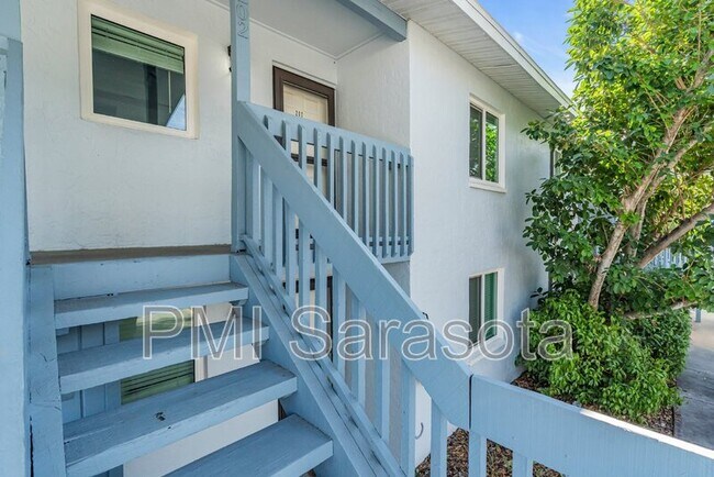 Photo - 1670 Laurel St Unit 202