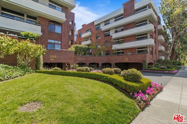 Photo - 200 N Swall Dr Unit 307