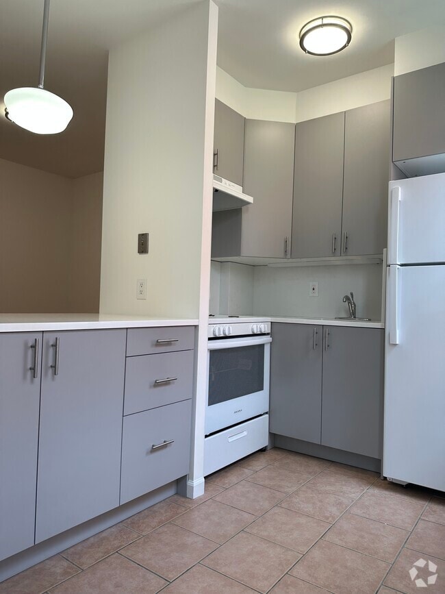 Building Photo - 1682 George St Unit George Apt 1