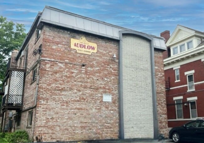 Building Photo - 440 Ludlow Ave Unit 440-11