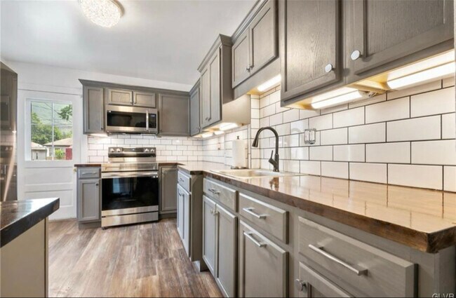 Photo - 256 Lehigh Ave