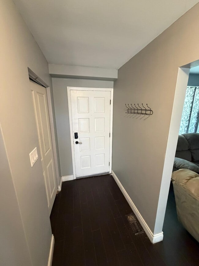 Photo - 77 Dalegrove Dr