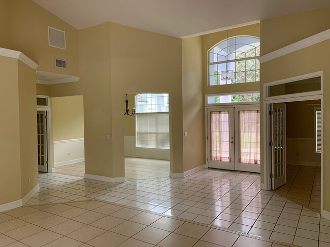 Photo - 5 Bedroom/3.5 Bathroom Pool Home On Cul-De-Sac Minutes from Downtown Windermere!!!
