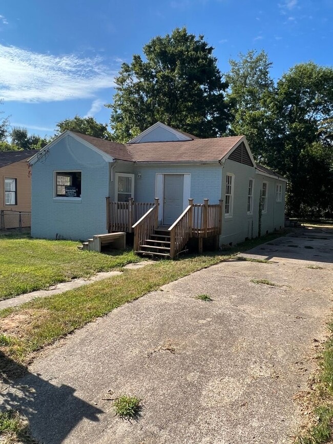 Photo - 2511 Quinton St