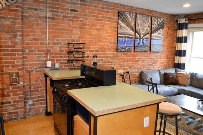 Photo - 974 N High St Unit C